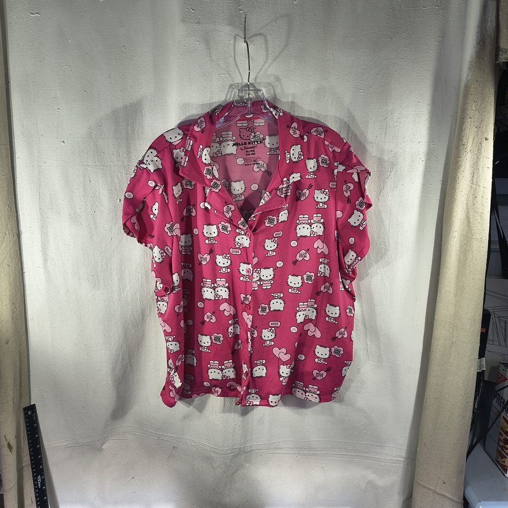 Hello Kitty Graphic Women's Size XL Short Sleeve Shirt